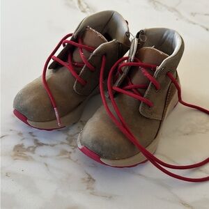 UGG Toddler size 8 Boots